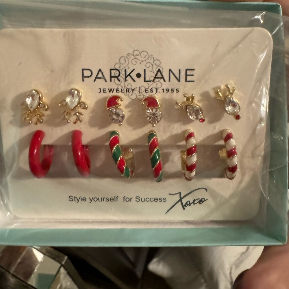 Fa-la-la-la Earring Set Parklane
